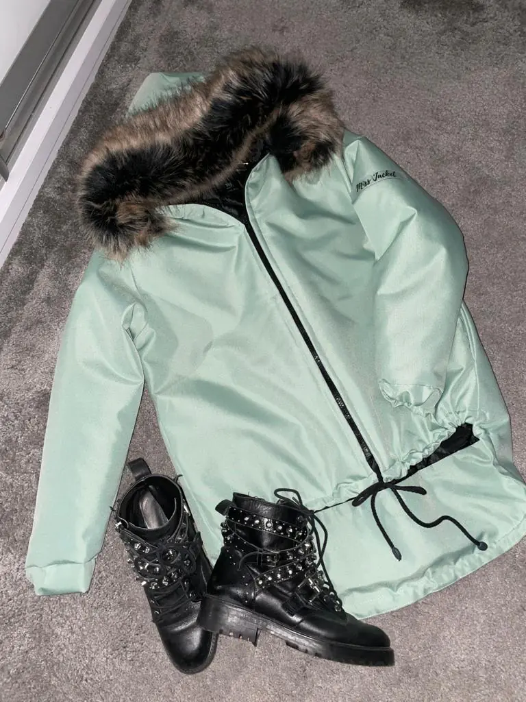 652246D5-04A8-4EEF-917C-25238F25708C