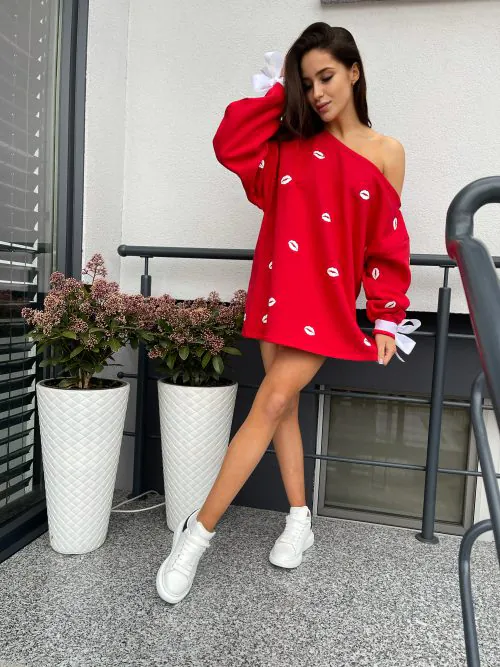Dresowa sukienka KISS ME czerwona